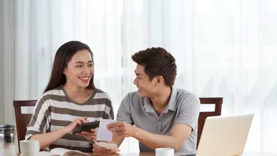 Bukan dengan Gali Lubang Tutup Lubang, Inilah 5 Tips Lolos dari Jeratan Pinjol yang Meresahkan Tanpa Bayar (Freepik @pressfoto)