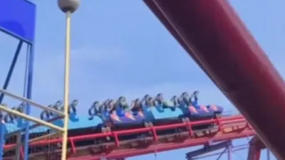 Roller Coaster Dufan Berhenti di Tanjakan