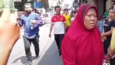 Heboh Ibu-Ibu Marah Karena Tidak Kebagian Nasi Kotak Bantuan di Depo Pertamina Plumpang, Diduga Bukan Korban