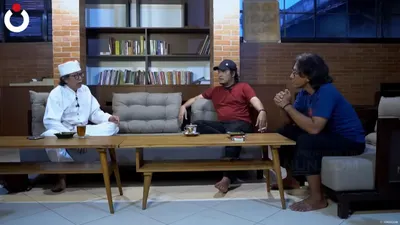 Sempat Sempat Jokowi Mirip Fir&rsquo;aun dan Luhut Mirip Haman, Cak Nun Mengaku Lagi Kesambet