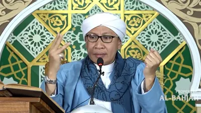 Buya Yahya: Jabarkan 4 Madzhab Hukum Membaca Al Quran Saat Perempuan Sedang Haid, Simak Penjelasanya Berikut Ini