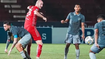 Drama Lempar Ludah hingga Pukulan Diego Michiels pada Michael Krmencik Berujung Blacklist dari Komdis PSSI
