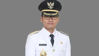 Bupati Bangkalan Abdul Latif terseret dugaan kasus suap lelang jabatan dan menggunakan uang suap untuk keperluan pribadinya.