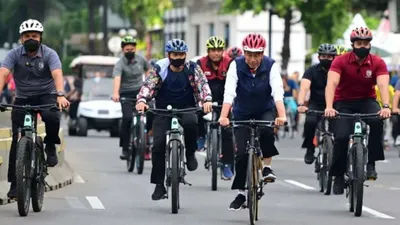 Presiden Jokowi Bersepeda di CFD Sudirman-Thamrin