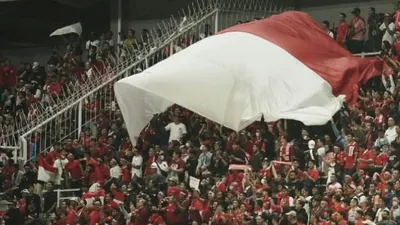 Ilustrasi. Presiden Jokowi nonton jalannya pertandingan Indonesia dengan Kamboja di Piala AFF, Iwan Bule larang penonton ganggu jalannya laga.