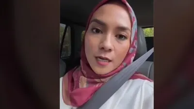 Artis dan mantan penyanyi cilik, Enno Lerian ikut menanggapi momen kurang menyenangkan yang dialami Bunga Zainal.