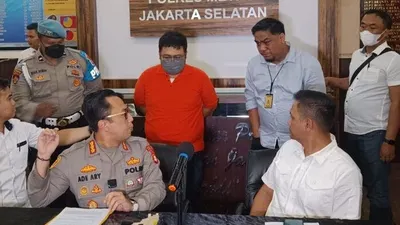 Sopir Fortuner perusak mobil Honda Brio berwarna kuning diisukan menjadi buronan dan masuk daftar hitam di Ukraina.