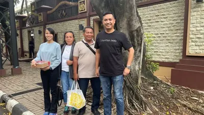 Ronny Talapessy Rayakan natal bersama keluarga Bharada E.