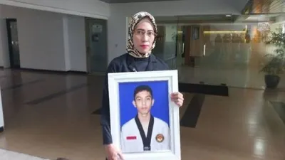 Ibunda Hasya, Mahasiswa UI yang tewas ditabrak pensiunan polisi malah jadi tersangka