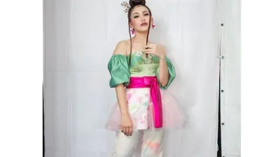 Terpeleset hingga Jatuh Saat Manggung, Ayu Ting Ting Malah Banjir Pujian, Lha Kok Bisa?