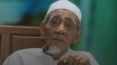 Masya Allah! Mbah Moen Ungkap Rahasia 4 Pilar Kehidupan Dibalik Terciptanya Lima Jari Manusia