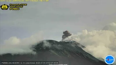 Gunung Api Ili Lewotolok yang terletak di Kabupaten Lembata, Provinsi Nusa Tenggara Timur (NTT) kembali alami erupsi, Sabtu, 14 Januari 2023.