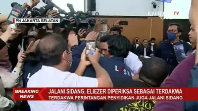 Momen Haru Richard Eliezer Bertemu Orang Tua, Peluk Sang Ibu di Ruang Sidang