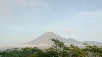 Masih Berstatus Awas, Gunung Semeru Kembali Erupsi Pagi Ini