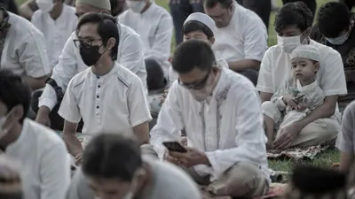 Shalat Idul Adha di Lapangan Gasibu, Kota Bandung. Berdasarkan SKB 3 Menteri tentang hari Libur Nasional dan Cuti Bersama Tahun 2023, Hari Raya Idul Adha 1444 H jatuh pada 29 Juni 2023.
