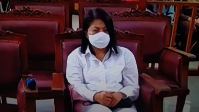 Putri Candrawathi dituntut 8 tahun penjara oleh JPU di sidang penuntutan di PN Jakarta Selatan, Rabu (18/1/2022). (Foto dari MetroTV oleh Willy Hangguman)