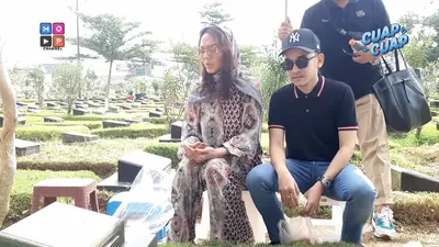 Curahan Hati Bunda Corla dan Ruben Onsu Ziarah Makam Olga Syahputra : Ini ANak Bunda Paling...