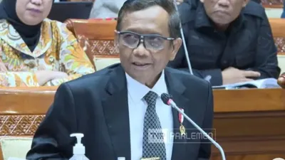 Menko Polhukam Mahfud MD saat Rapat di DPR RI