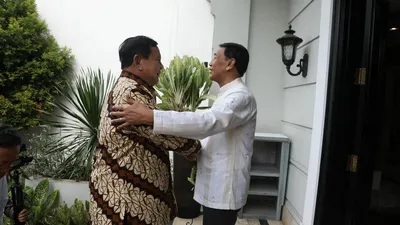 Menteri Pertahanan Prabowo Subianto berkunjung kepada beberapa sesepuh TNI di antaranya Jenderal TNI (Purn) Wiranto