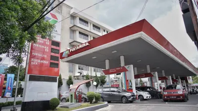 Pertamina mengumumkan adanya kenaikan harga BBM (Bahan Bakar Minyak) per bulan Februari 2023 di seluruh daerah di Indonesia.