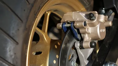4 Tanda Kampas Rem Motor Wajib Segera Diganti, Bau Tak Sedap sampai Bunyi Mengganggu