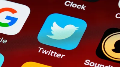  Ilustrasi mengatasi error di aplikasi Twitter seperti gagal login, error memuat tweet dan tidak bisa terjemah cuitan.