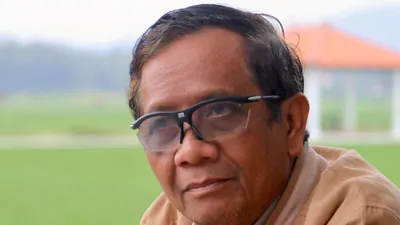 Menko Polhukam, Mahfud MD, akhirnya angkat bicara terkait penetapan penahanan terhadap Menteri Komunikasi dan Informatika, Johnny G Plate, oleh Kejaksaan Agung.