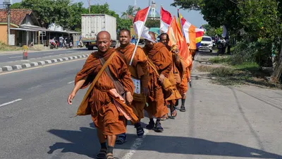 Makin Viral 32 Biksu Melakukan Thudong ke Candi Borobudur, Ini 3 Fakta Uniknya