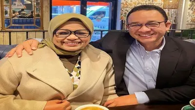 Anies Baswedan bersama istrinya yakni Fery  Farhati