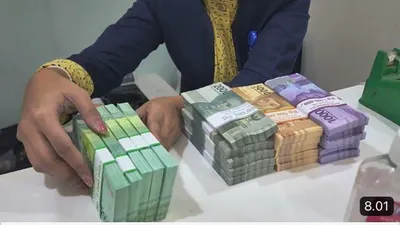 Illustrasi. Penukaran Uang THR 2023