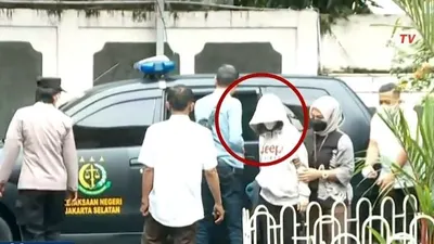 Penampakan AG dikawal Ketat Petugas Kepolisian