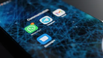 Ilustrasi sadap WhatsApp tanpa aplikasi apapun di tahun 2023.