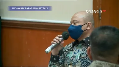 Teddy Minahasa di Persidangan