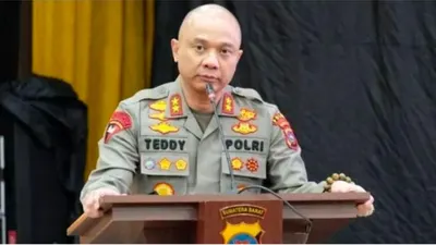 Teddy Minahasa resmi ditangkap usai tertangkap melakukan jual beli narkotika.