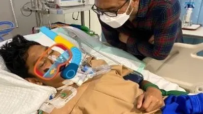 Jonathan Latumahina bersama anaknya David
