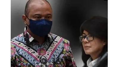 Teddy Minahasa dan Linda Pudjiastuti