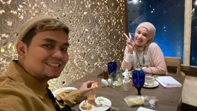 Presenter kondang Indra Bekti menyangkal pemicu sang istri, Aldila Jelita menggugat cerai dirinya karena permasalahan masa lalu.