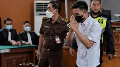 Terdakwa Richard Eliezer bersiap menjalani sidang vonis dalam kasus dugaan pembunuhan berencana Brigadir J, di Pengadilan Negeri Jakarta Selatan, Rabu (15/2/2023).