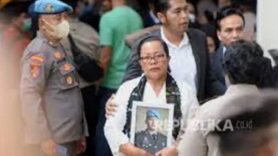 Ibunda Brigadir J, Rosti Simanjuntak Menganggap Vonis 15 Tahun Kuat Maruf Merupakan Mukjizat Tuhan