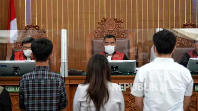 Ketua Majelis Hakim Wahyu Iman Santoso saat memimpin sidang lanjutan kasus pembunuhan Brigadir Yosua Hutabarat dengan terdakwa Ferdy Sambo dan Putri Chandrawathi di PN Jakarta Selatan, Jakarta, Selasa (22/11/2022).