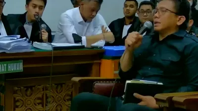 Ferdy Sambo setia membawa buku hitam miliknya dalam setiap persidangan