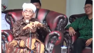 Amalan Mbah Moen Setelah Sholat Isya supaya Banjir Rezeki, Cukup Baca Kalimat Ini!