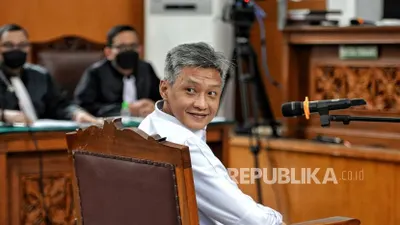 Terdakwa kasus Obstraction of Justice, Hendra Kurniawan bersiap menjalani sidang perdana di Pengadilan Negeri Jakarta Selatan, Rabu (19/10/2022).