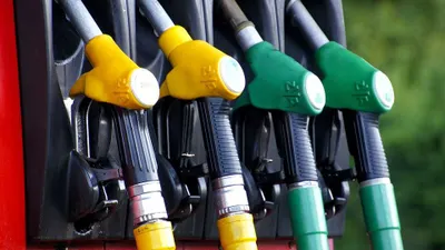 Ilustrasi, Bahan Bakar Minyak (BBM) jenis Pertalite saat ini dijual dengan harga Rp10 ribu per liter, yang ternyata bukan harga sebenarnya.