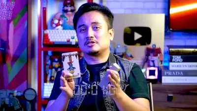 Peramal kartu tarot Denny Darko kembali memberikan penerawangannya terkait kasus pembunuhan Brigadir J, singgung uang Rp100 triliun.