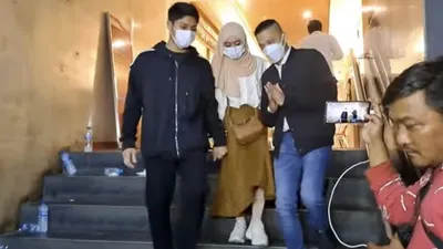 Rizky Billar dan Lesti Kejora Kembali  Datangi Polda Metro Jaya Semalam, Ada Apa? 