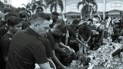 Pemain Arema berduka atas tragedi Kanjuruhan.