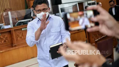 Terdakwa Ferdy Sambo meninggalkan ruang sidang usai menjalani sidang tuntutan di Pengadilan Negeri Jakarta Selatan, Selasa (17/1/2023). Jaksa penuntut umum sebut tidak ada alasan untuk meringankan hukuman Ferdy Sambo.