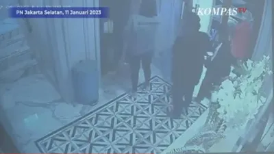 Terekam CCTV Berdua dengan Kuat Maruf, Putri Candrawathi Mendadak Linglung di Persidangan, Pura-pura Amnesia?