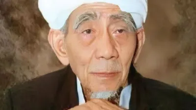 Wajib Tahu! Lakukan 5 Amalan dari Mbah Moen Ini Niscaya Rezeki Lancar dan Penuh Keberkahan